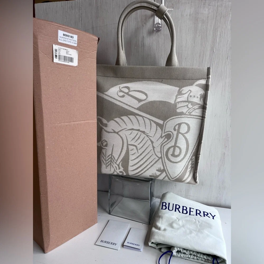 BURBERRY Canvas Tote Bag- Hunter IP Pattern